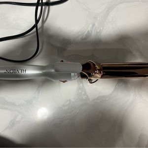 Revlon curling iron hair tool. Works great!! White pearl handle/rose barrel